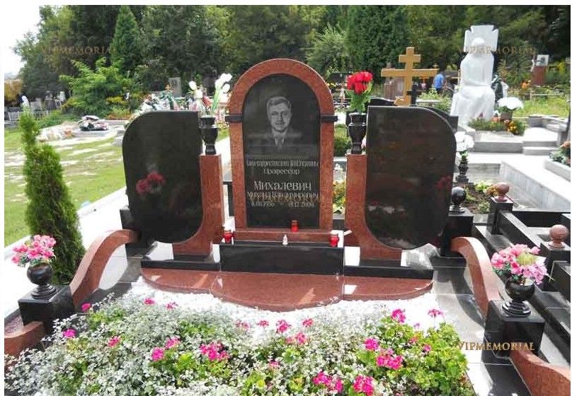 тройной памятник.jpg