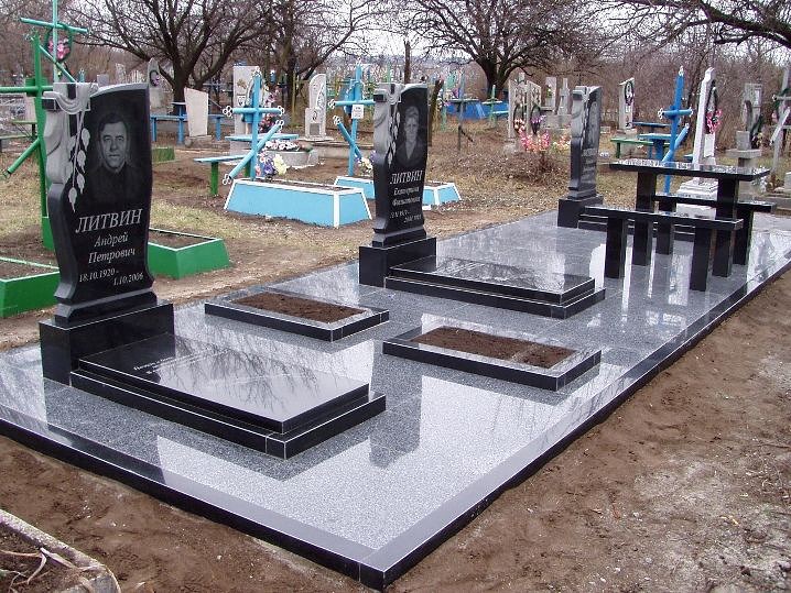 памятник на несколько   человек.jpg