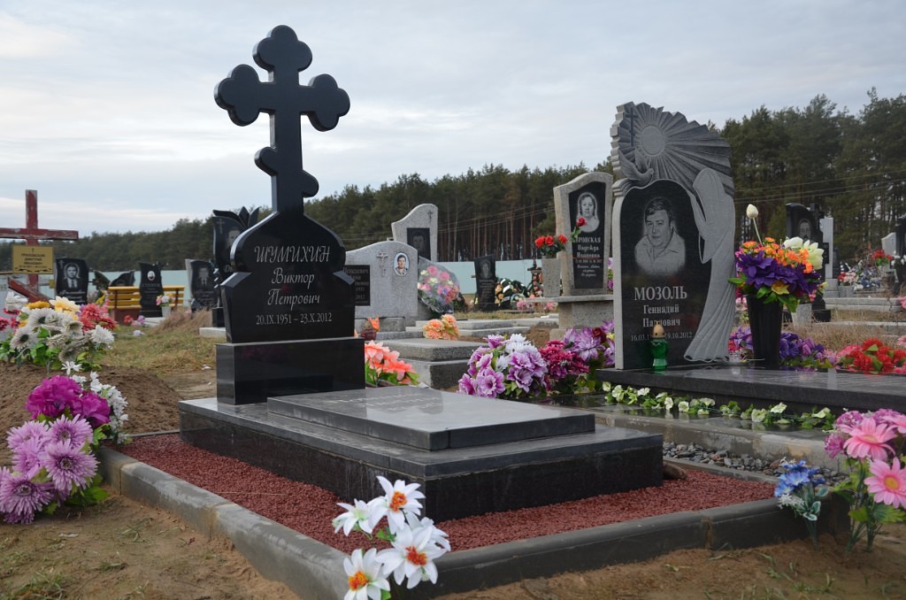 на одного памятник с крестом 1.jpg