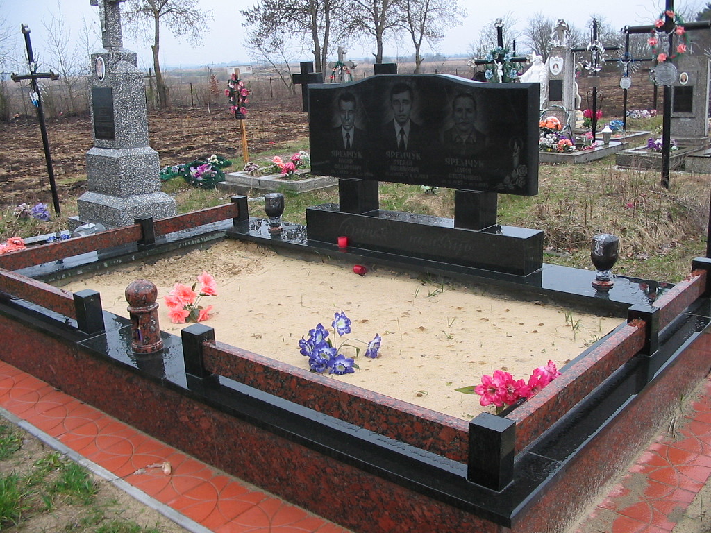 тройной памятник 8.jpg