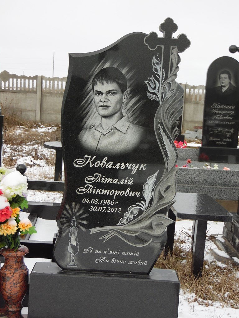 одинарный гранитный памятник 2.jpg