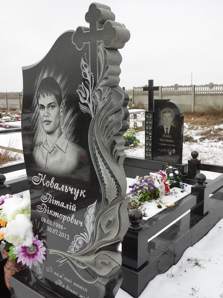 одинарный гранитный памятник 4.jpg