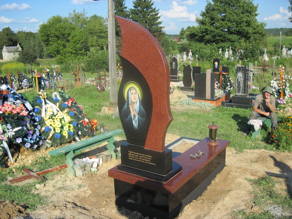 святая на памятник пейзаж.jpg