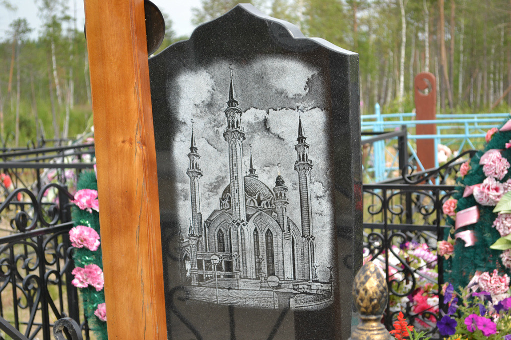 мусульманский памятник.jpg