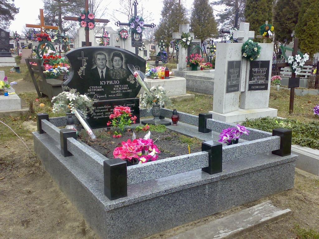 двойной памятник 16 а.jpg