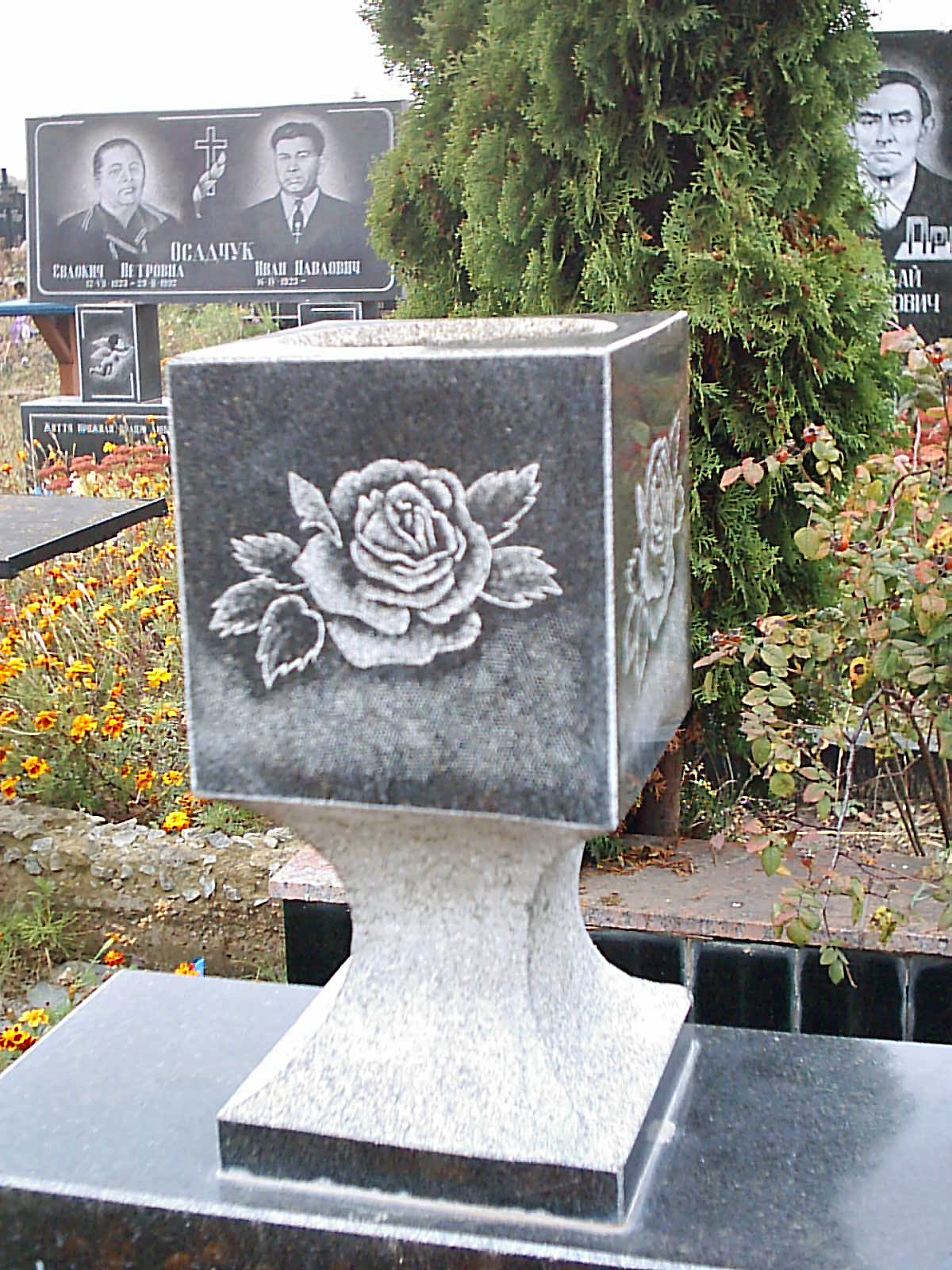вазы лампадки из гранита и мрамора (6).jpg