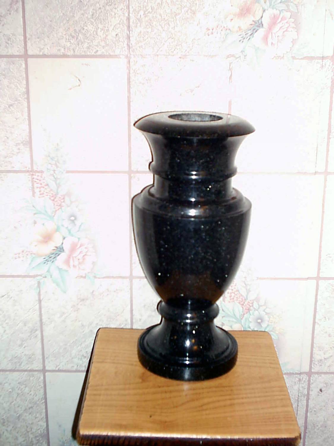 вазы лампадки из гранита и мрамора (23).jpg
