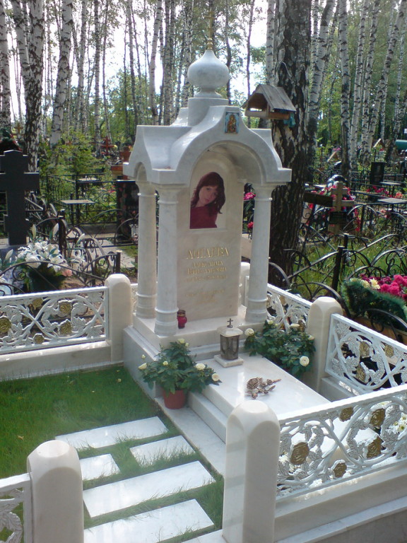 Мраморный памятник 2.jpg