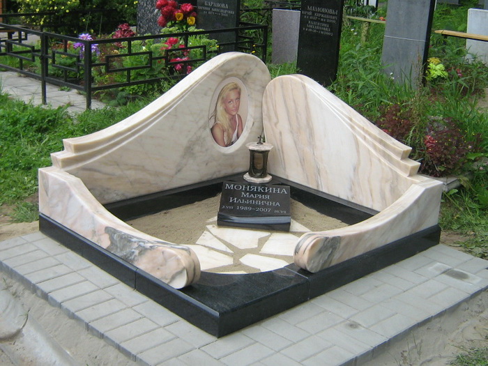 мраморный памятник Эксклюзивный.jpg