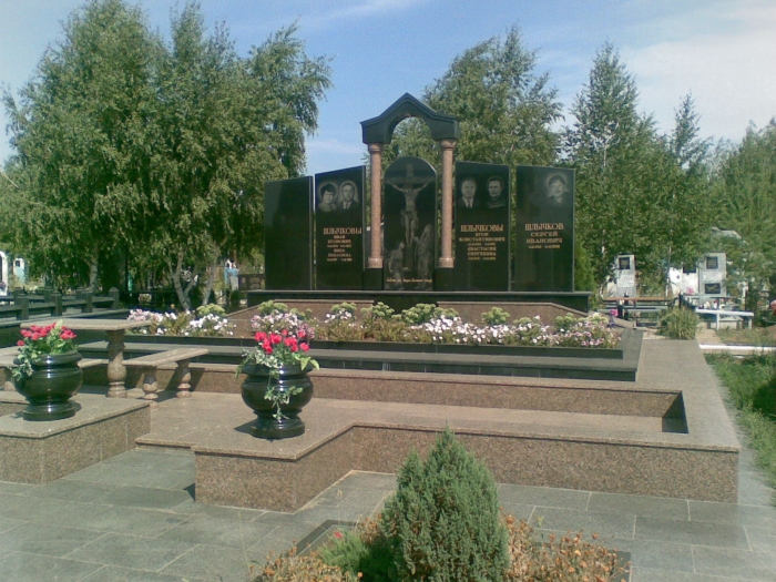 ритуальный комплекс памятник на несколько человек.jpg