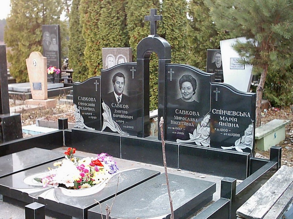 ритуальный комплекс памятник на несколько человек 3.jpg