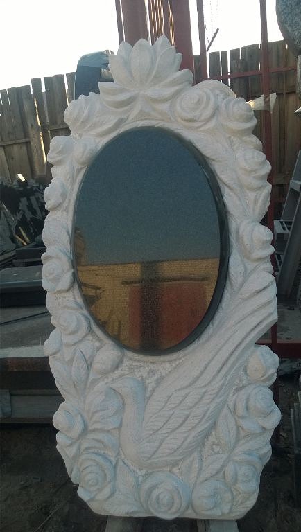 резной памятник.jpg