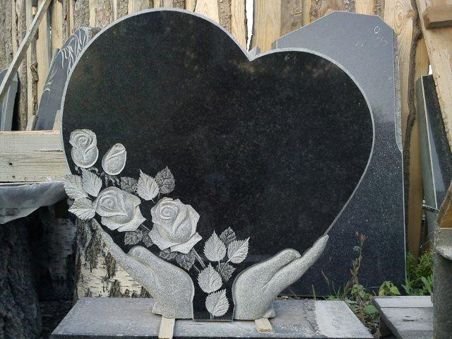 памятник с розами.jpg