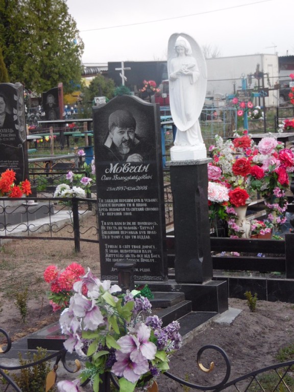 одинарный памятник с ангелом.jpg