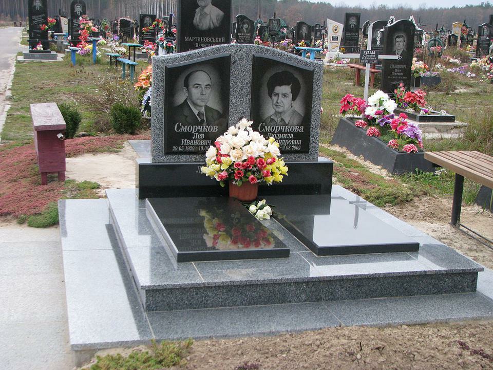 двойной памятник.jpg