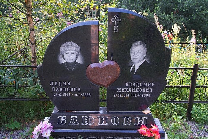 двойной памятник.jpg