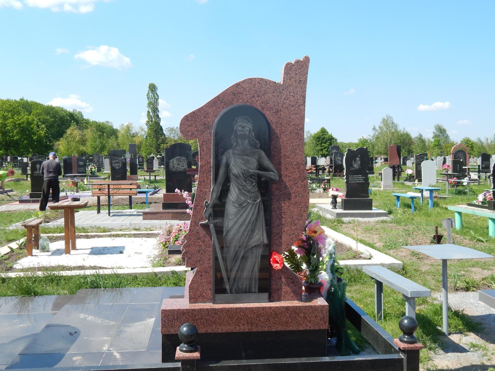 памятник по профессии.jpg