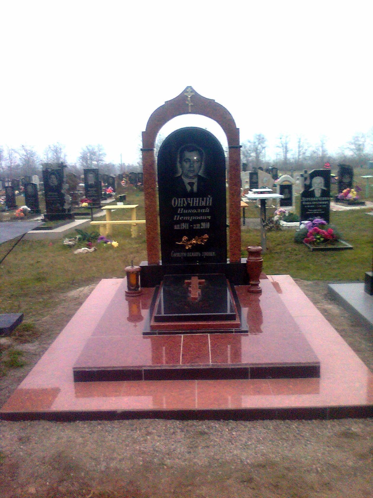 одинарный  памятник закрытый.jpg