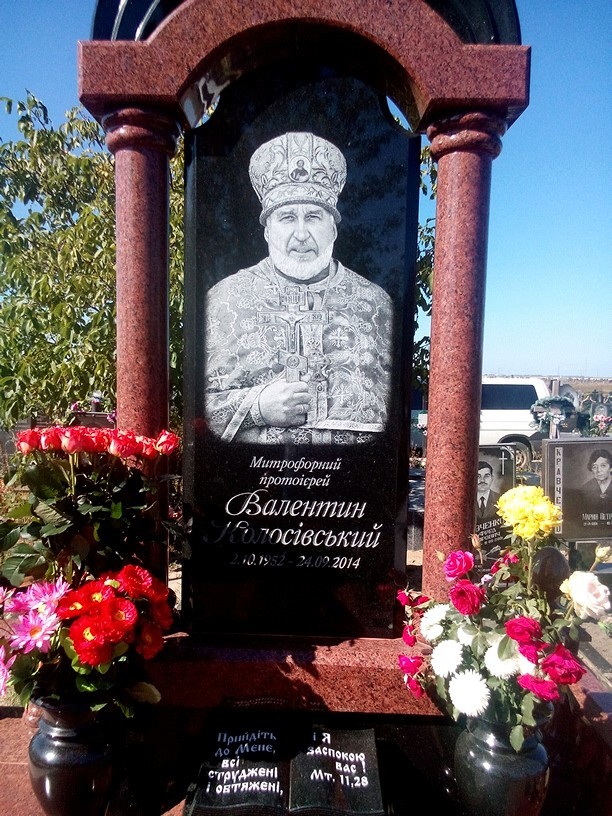 ритуальный комплекс из красного гранита  4.jpg