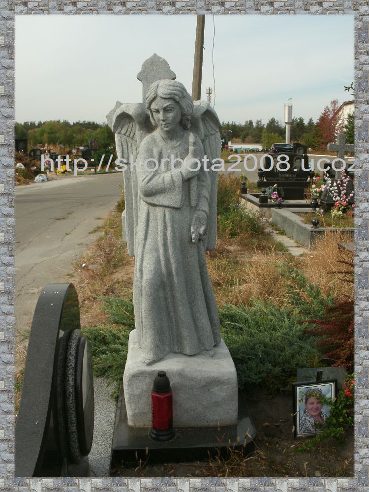 Гранитный ангел с крестом памятник (3).JPG
