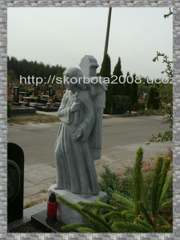 Гранитный ангел с крестом памятник (4).JPG