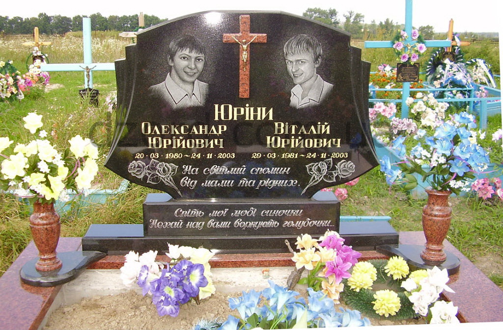 двойной памятник    1.jpg