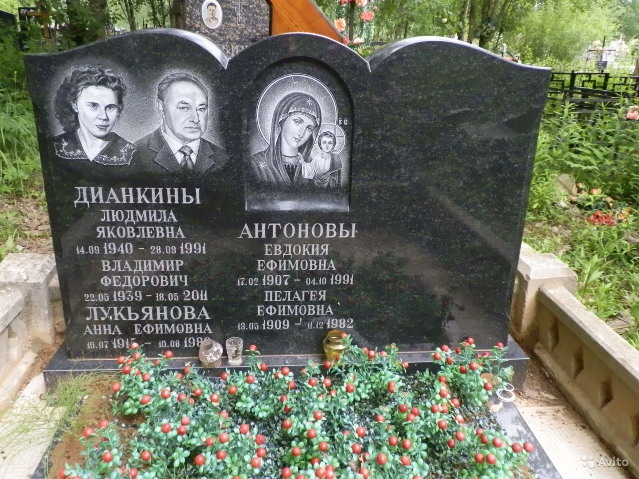 2296463968.jpg