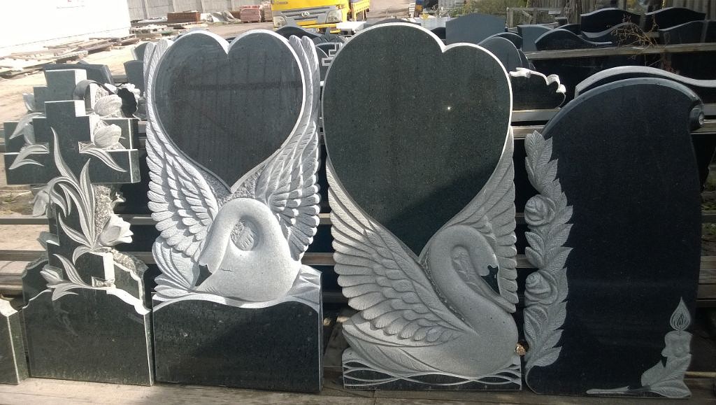 памятники риуальные с лебедями.jpg
