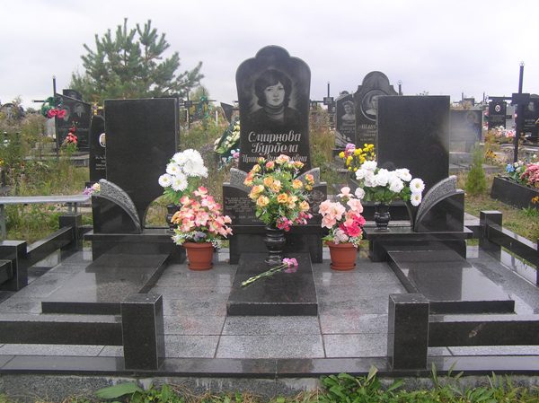 памятник тройной 5.JPG