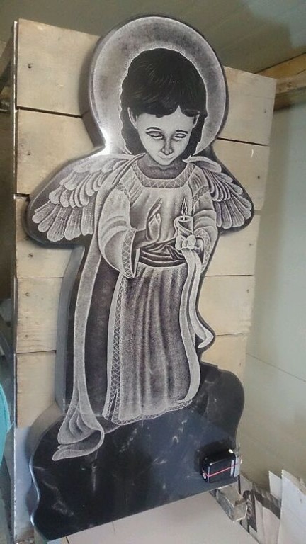 детский памятник ангелочек.jpg