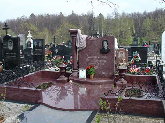 памятник по профессии.jpg