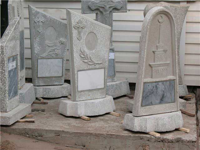 бетонныые памятники.jpg